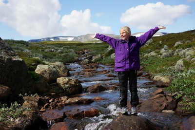 Pige ved Prestholtstien ved Geilo